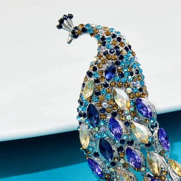 SOLD Gorgeous Large Peacock Crystal Brooch / Necklace Pendant - Picture 5 of 9